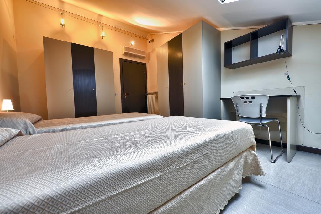 Residence La Sfera Pavia Bagian luar foto