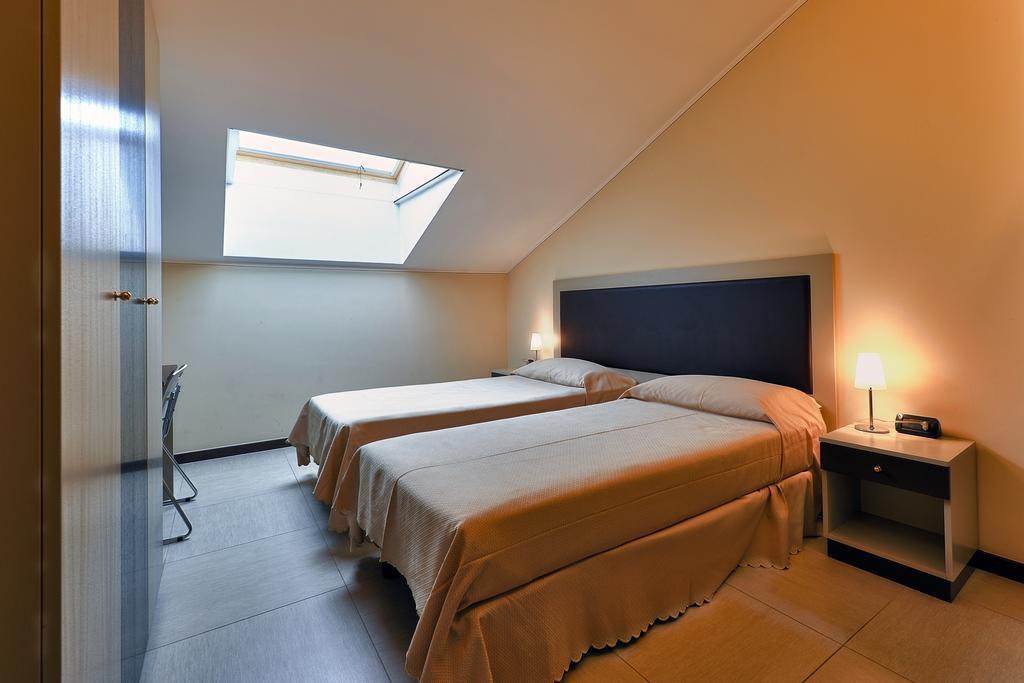 Residence La Sfera Pavia Bagian luar foto